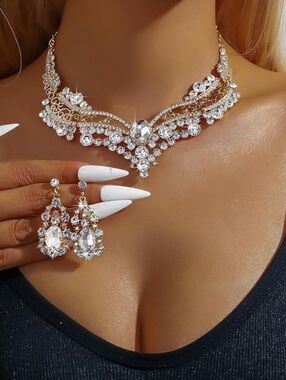 Elegant Rhinestone Crystal Wedding Necklace and Earring Set